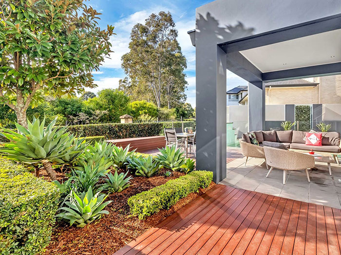 Alfresco Living Area Idea With Paving & Hardwood Timber Decking Alfresco Living Area Idea With Paving & Hardwood Timber Decking