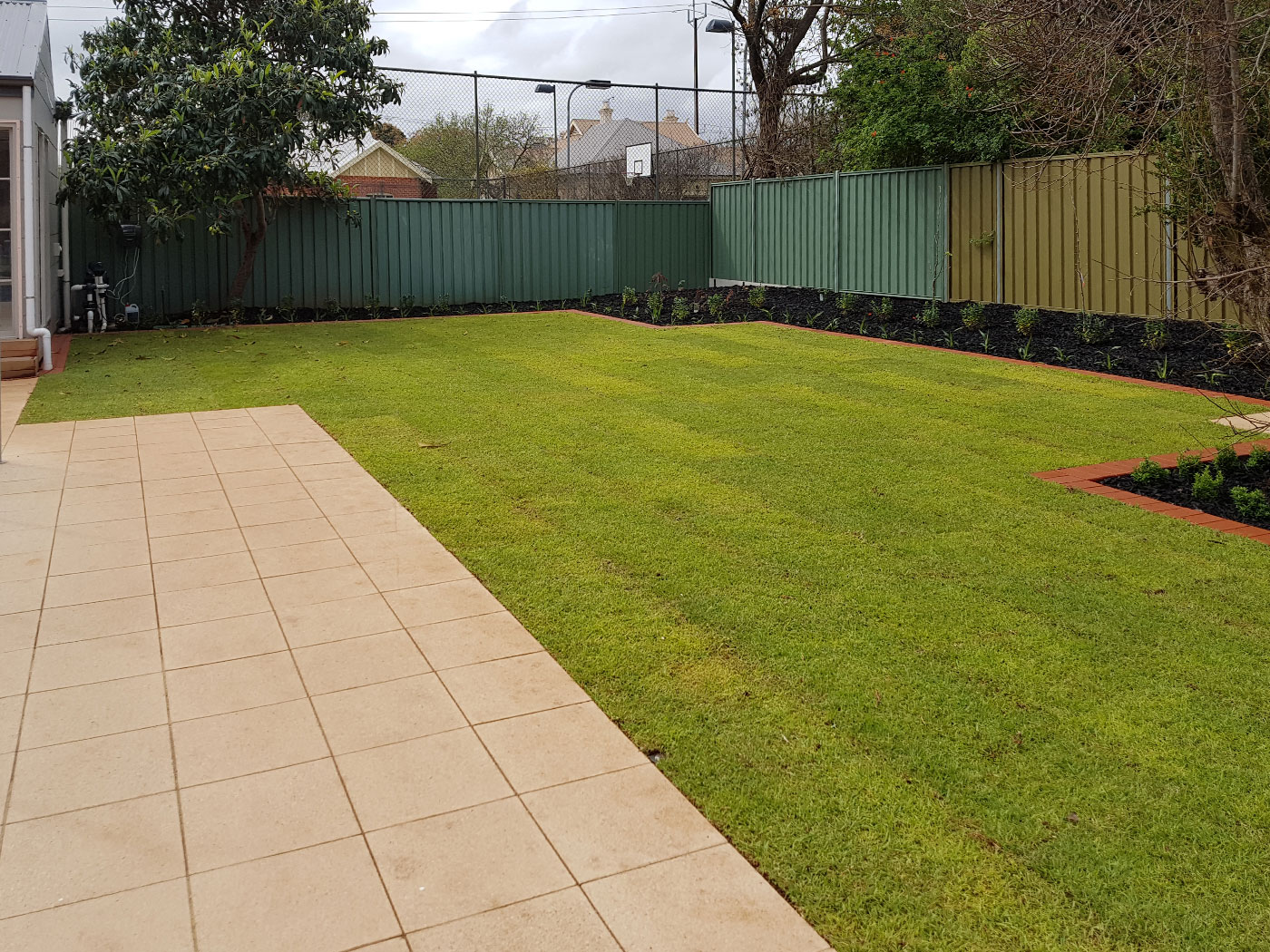 Lawn Area With Garden Beds Lawn Area With Garden Beds